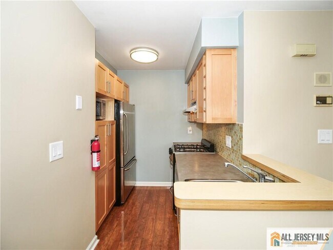 Building Photo - 39 Lear Ct