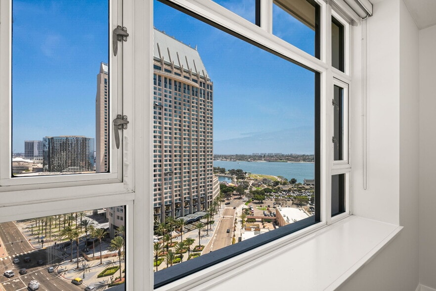 Building Photo - 700 W Harbor Dr