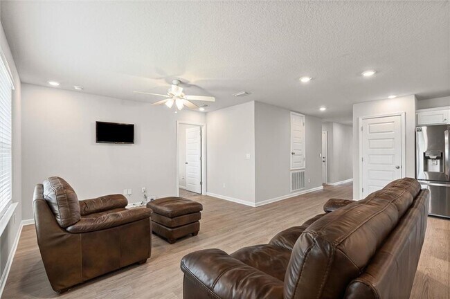 Building Photo - 2599 Cedarwood St