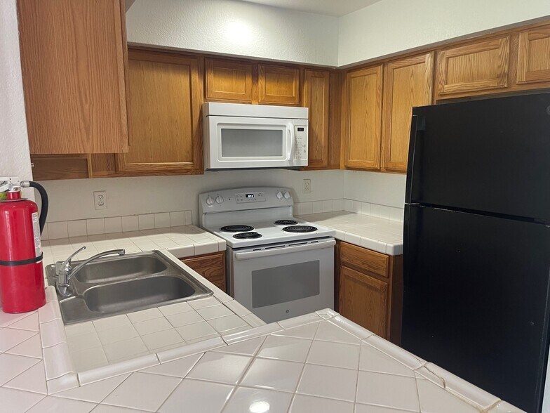 Building Photo - 2180 Pinetop Ln
