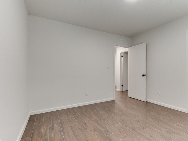 Building Photo - 1915 N Moulton Ct
