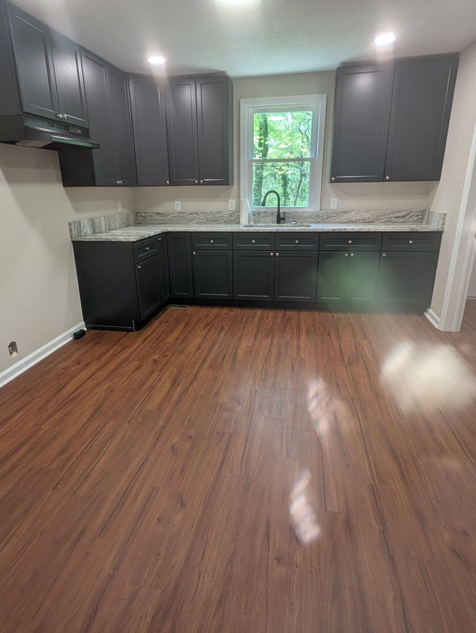 Building Photo - 210 E Maine Ave