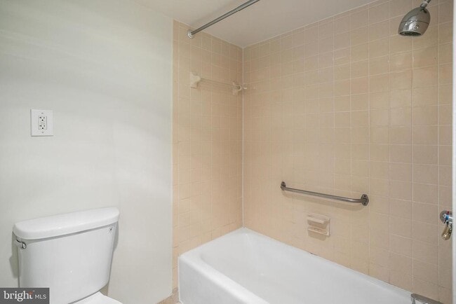 Building Photo - 3800 Fairfax Dr