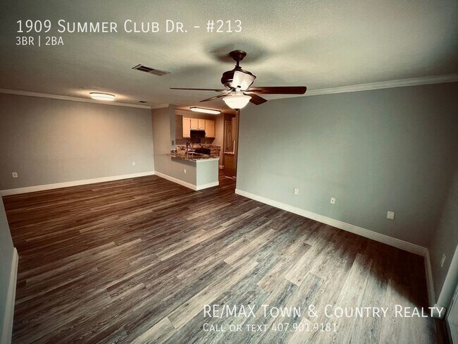 Building Photo - 1909 Summer Club Dr