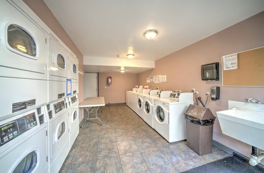 Building Photo - 2724 Oak Rd