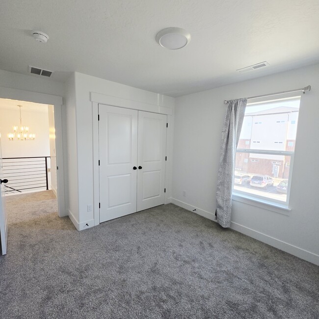 Building Photo - 4022 1100 N