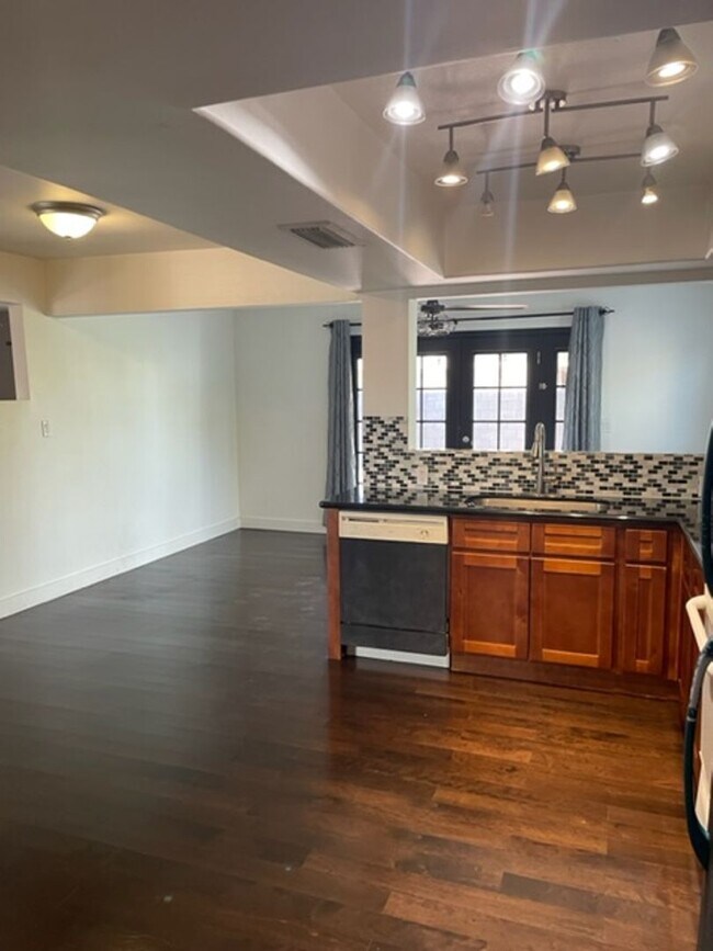 Building Photo - Charming 3 Bedroom Home | Oversized Backyard on Corner Lot