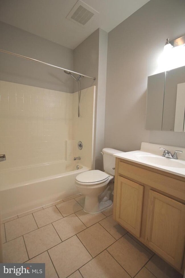 Building Photo - 20 Swan St