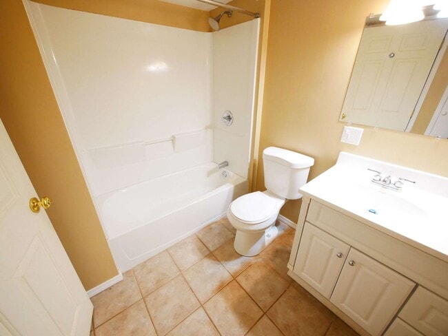 Building Photo - 5 BED & 2.5 BATH SINGLE FAMILY HOUSE FOR RENT