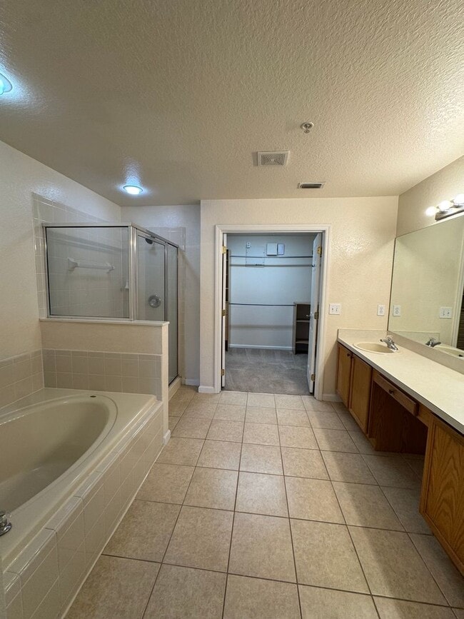 Building Photo - BEAUTIFUL 3 BEDFROOM, ,2.5 BATHROOMS TOWNHOME IN AVALON LAKES