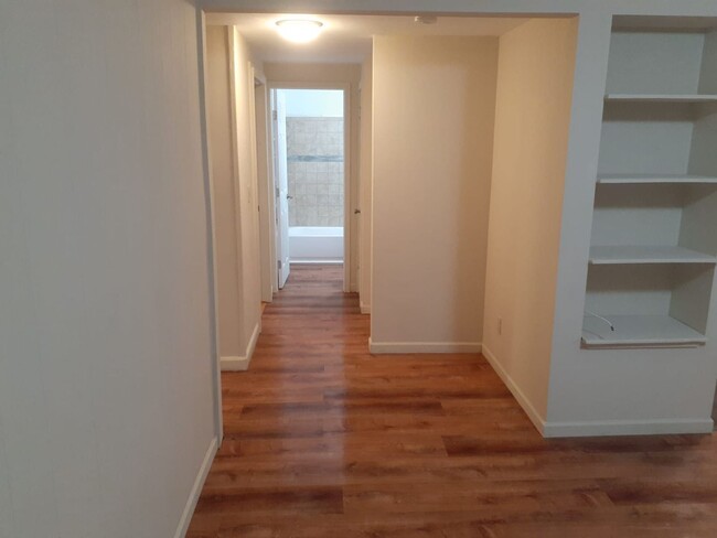Building Photo - 306 Celery Ave S