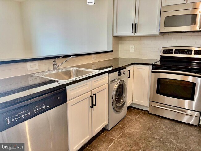 Building Photo - 111 S 15th St