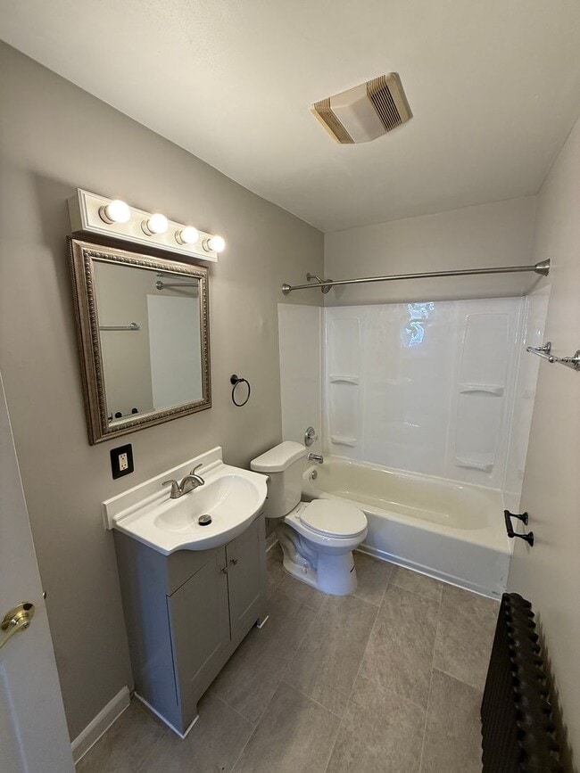 Building Photo - One Bedroom Second Floor Apartment- Dundalk, MD