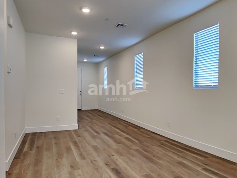 Building Photo - 541 Silverbell Falls Pl