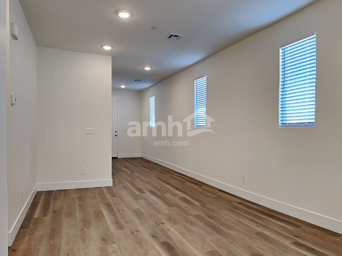 Building Photo - 854 English Primrose St