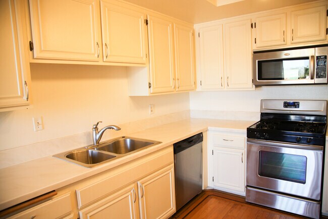 Building Photo - 10945 Hortense St