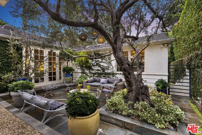 Building Photo - 163 Acari Dr