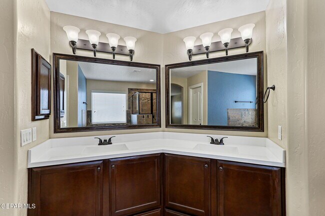 Building Photo - 405 Saltford Pl