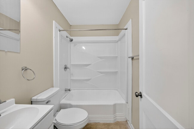 Building Photo - 2221 Woodward Ave