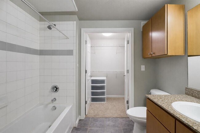 Building Photo - 2502 Leon St