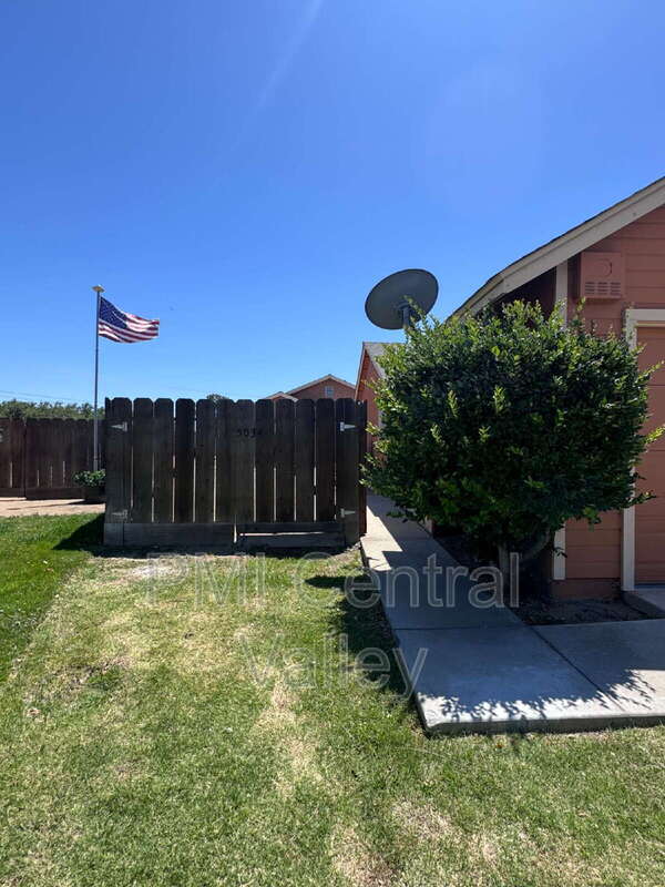 Building Photo - 5034 John Wayne Dr