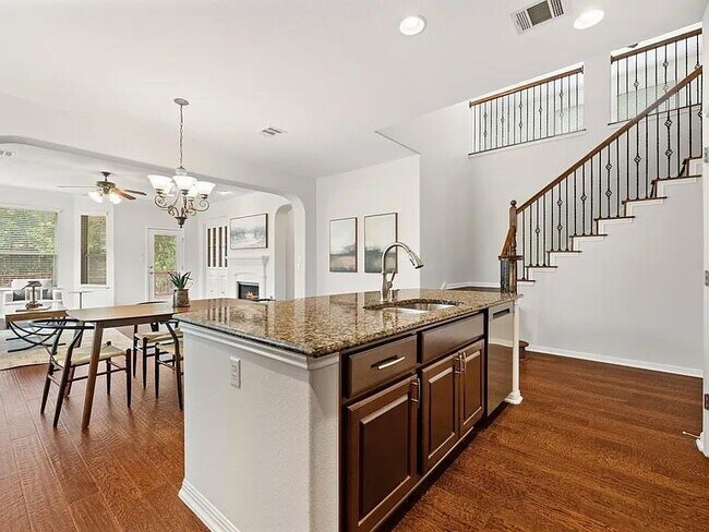 Building Photo - 703 S Frontier Ln