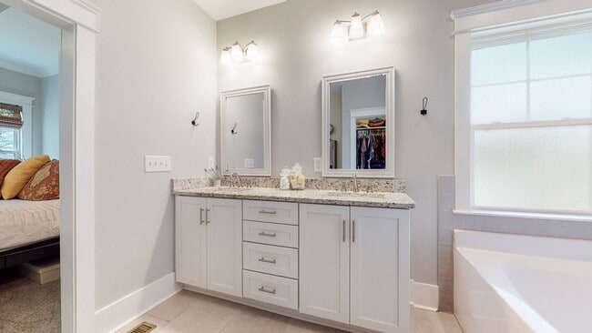 Building Photo - 7146 Pepper Tree Cir