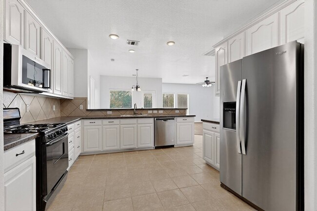 Building Photo - 1066 Carpenter Ct