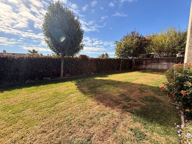Building Photo - Single story home in Salida!