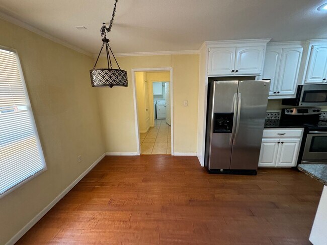 Building Photo - Stunning home located near Frank Higginbot...