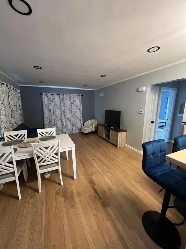 Building Photo - 2325 S 11th Ave