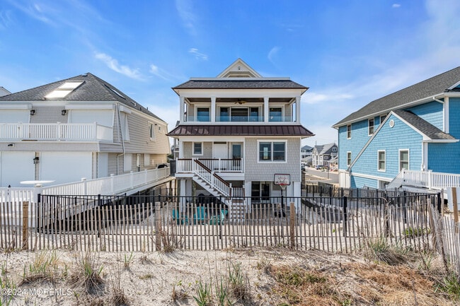 Building Photo - 3574 Ocean Terrace