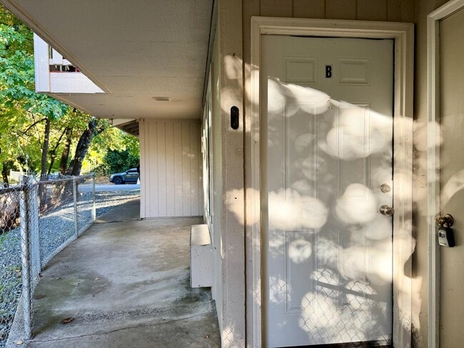 Building Photo - 505 NW D St