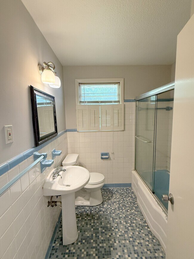Building Photo - 7620 Charlotte Dr SW