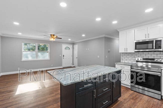 Building Photo - 876 Childress Hollow Rd