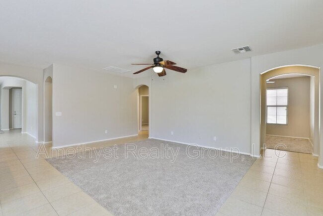 Building Photo - 15068 W Glenrosa Ave