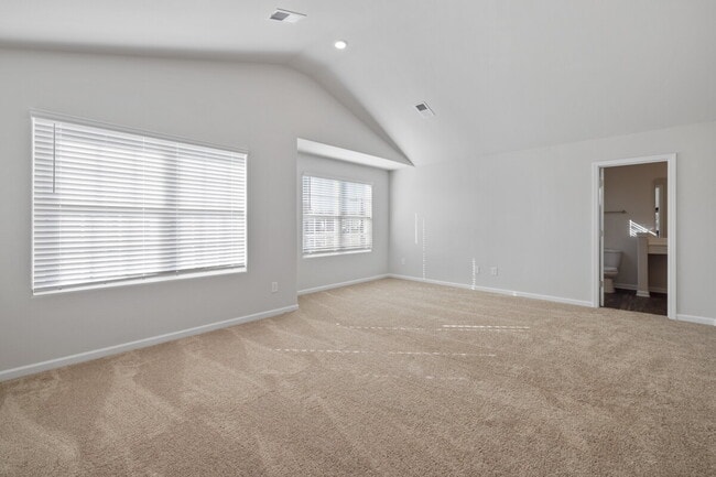 Building Photo - Well maintained 3 bedroom with second floor loft 1800 soft