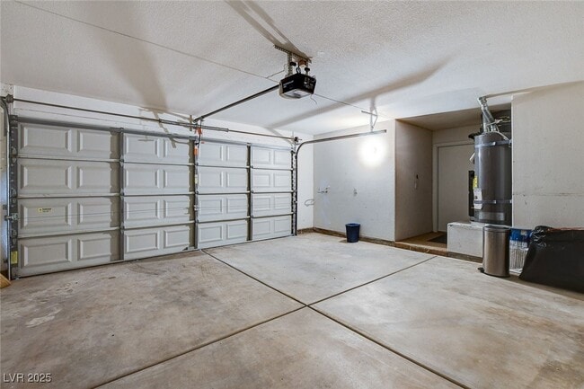 Building Photo - 9244 Pitching Wedge Dr