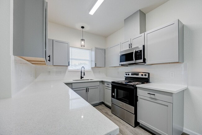 Building Photo - 1 Month FREE! Brand-New Duplex in Houston