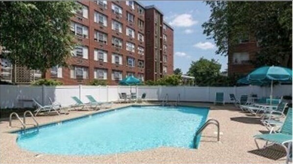 Building Photo - 20 Hammond Pond Pkwy