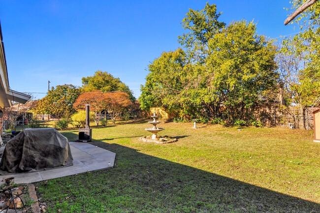 Building Photo - Charming Aledo Neighborhood