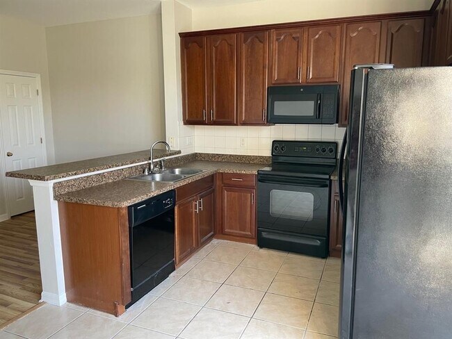 Building Photo - 11604 Colony Lake Dr