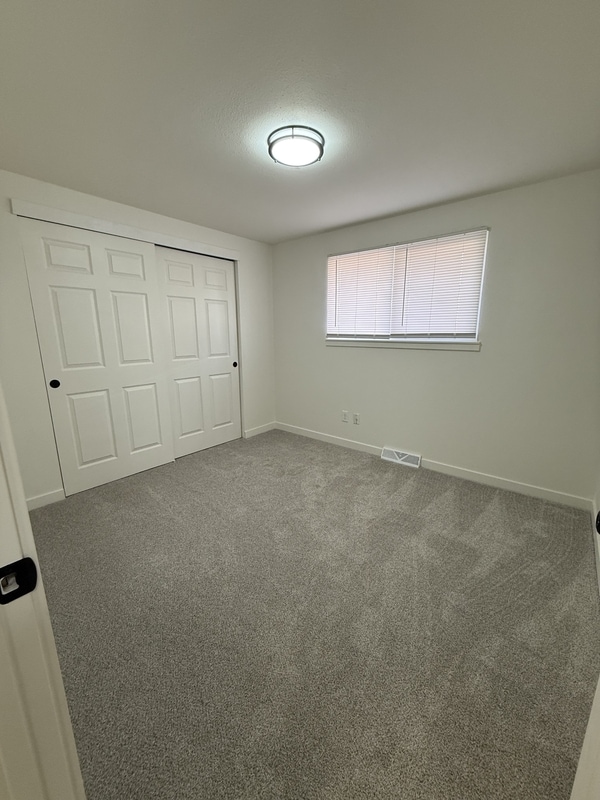 Building Photo - 1406 E 16th St