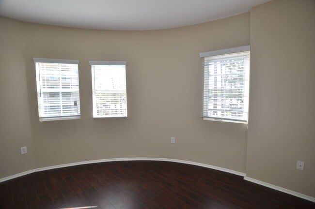 Building Photo - 5500