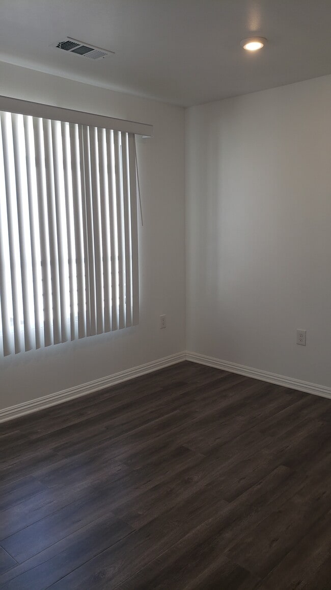 Building Photo - 2057 W Florence Ave