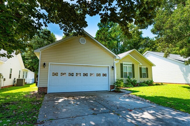 Building Photo - 118 Monterey Cir
