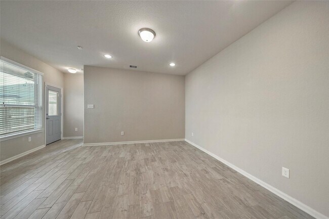 Building Photo - 25314 Fallen Acorn Ct