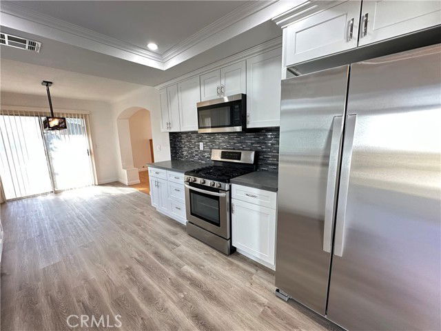 Building Photo - 45202 Pickford Ave