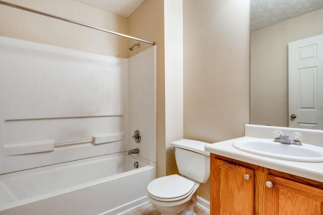 Building Photo - Newer Ranch Style Home w/Fireplace, Trey Ceilings and Black Appliances - Total Electric