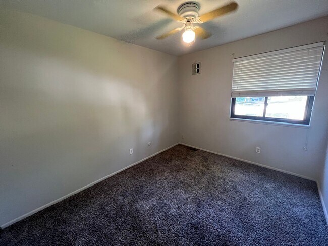 Building Photo - 3 Bedroom Condo in Cinnimon Courtyards